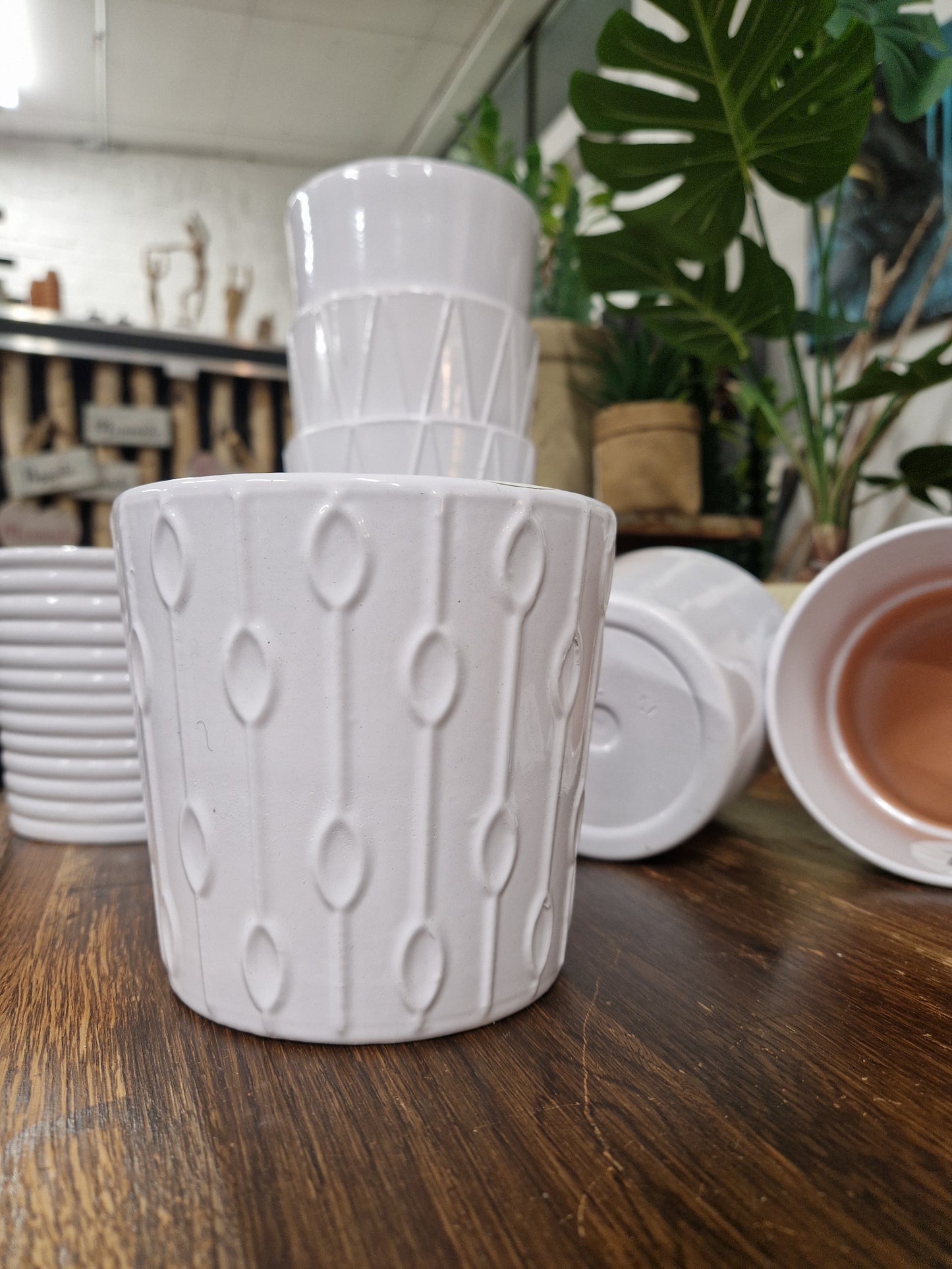 Valkoinen keraaminen ruukku 3 ALE 1€