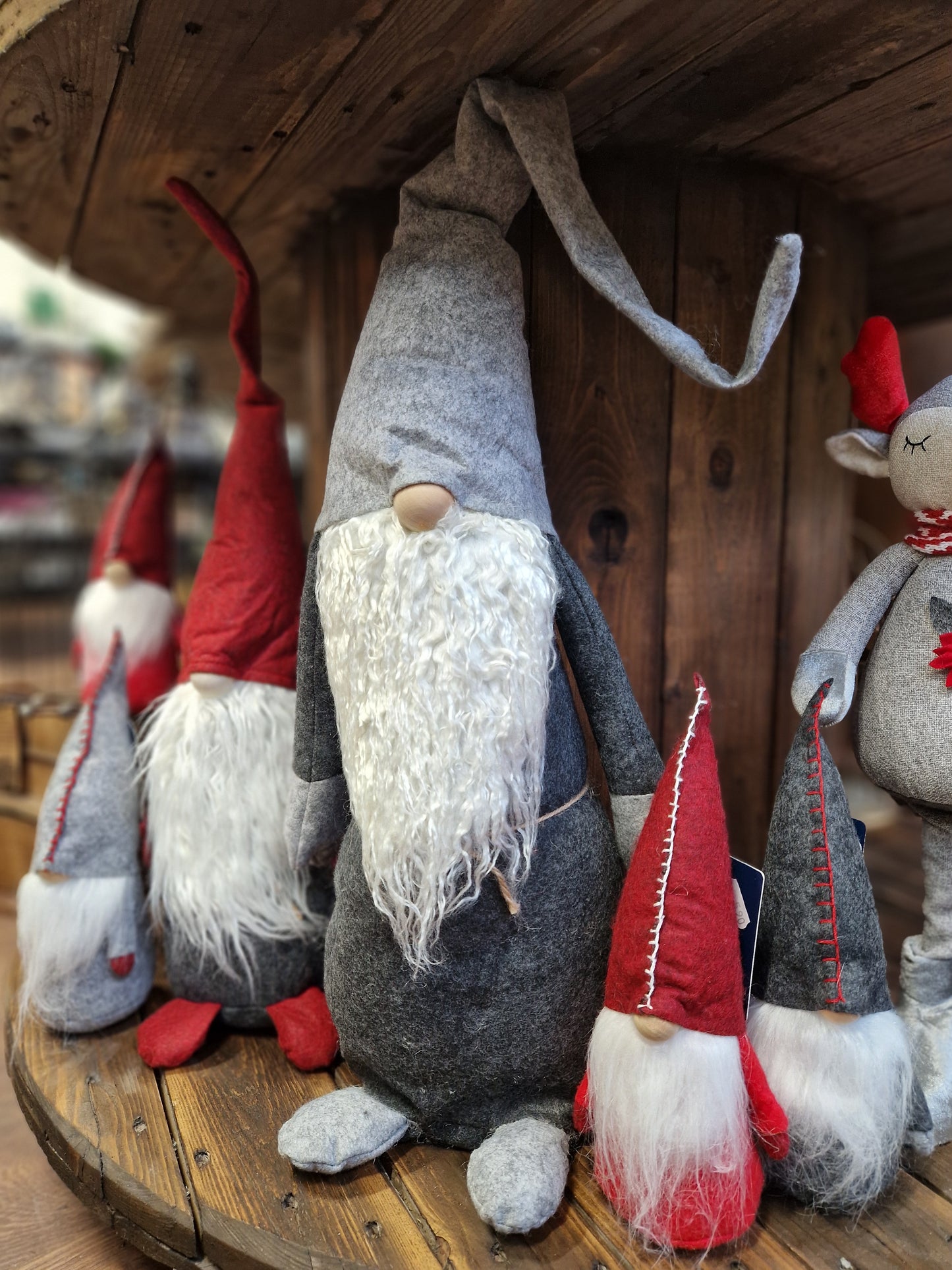 Tonttu hiippalakissa 100cm ALE