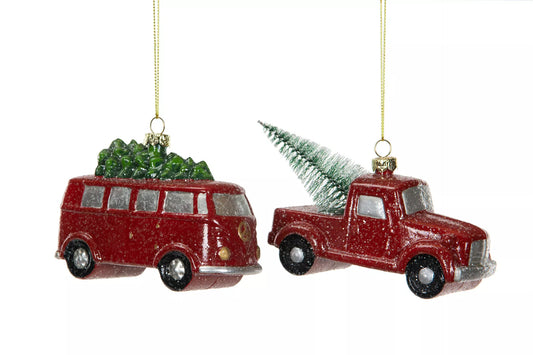 Auto ja kuusi